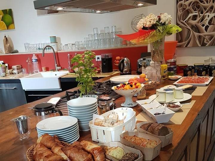 ユゼ La Maison Des Marronniers Bed & Breakfast エクステリア 写真