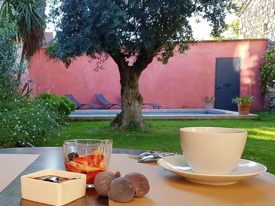 ユゼ La Maison Des Marronniers Bed & Breakfast エクステリア 写真